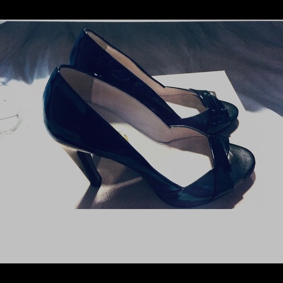 PRADA BLACK & GREY PATENT LEATHER OPEN TOE PUMPS 5 - Picture 11 of 11